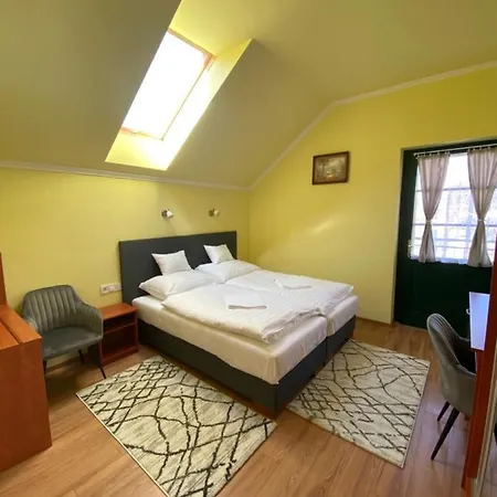 Rabensteiner Panzio 3* Fertőd